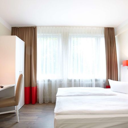 Hotel Ostseehalle Kiel By Premiere Classe Экстерьер фото