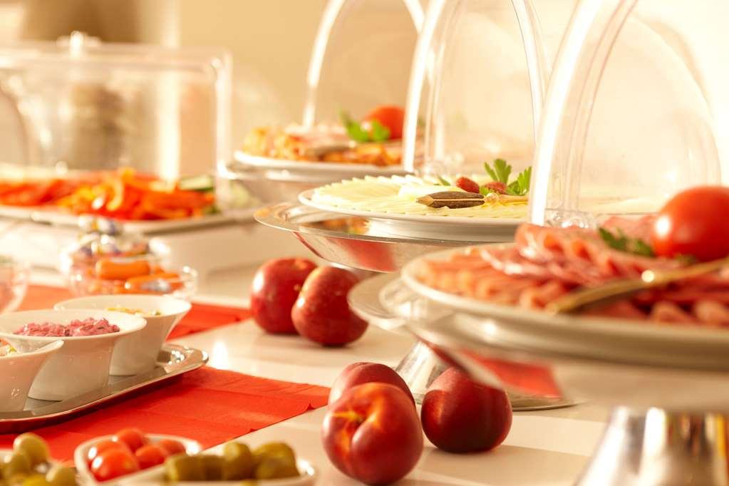 Hotel Ostseehalle Kiel By Premiere Classe Ресторан фото