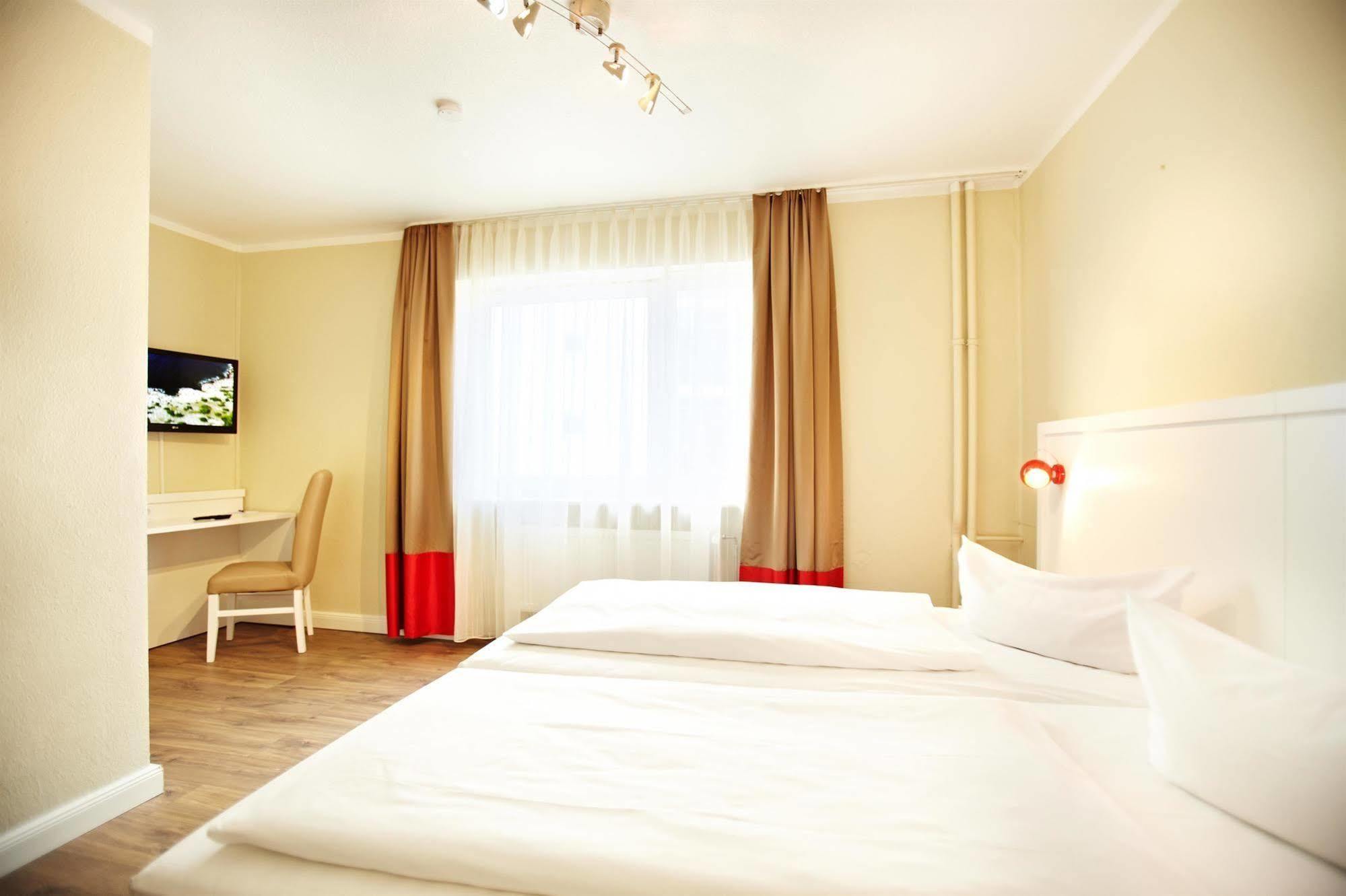 Hotel Ostseehalle Kiel By Premiere Classe Экстерьер фото